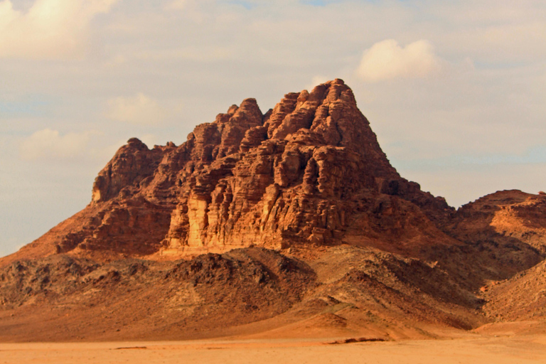 Wadi Rum: 2-Hour Jeep Tour with Local Guide