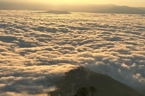 Nagarkot Nights: una notte di lusso, montagne e alba