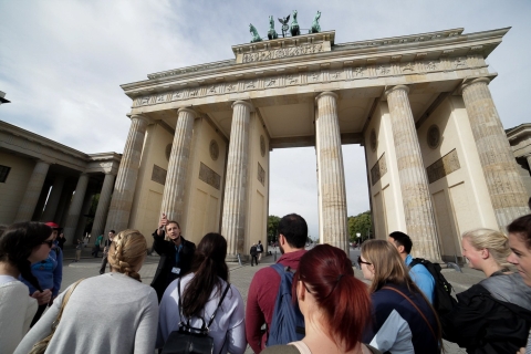 Berlín: tour a pie del Muro y la Guerra FríaBerlín: recorrido a pie por el Muro de Berlín y la Guerra Fría - Privado