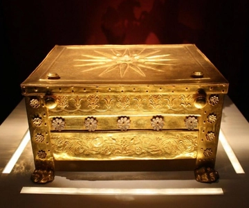 From Thessaloniki: Aigai Royal Tombs & Pella Museum Day Trip
