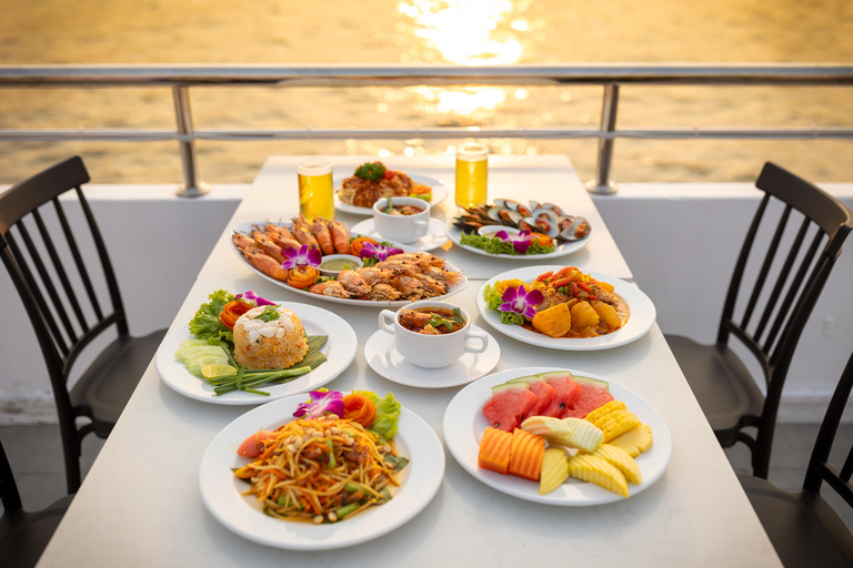 Bangkok Chaopraya River The Luxury White Dinner Cruise Start from Asiatiques "The Luxury White"