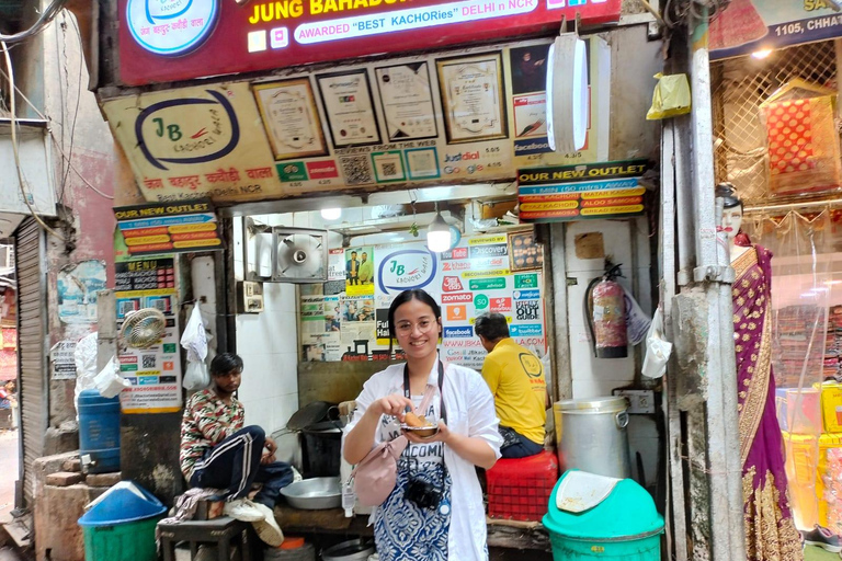 Mercado nocturno y comida callejera en Delhi (medio día, guiado por mujeres)Mercado de día y comida callejera en Delhi (medio día, guiado por mujeres)