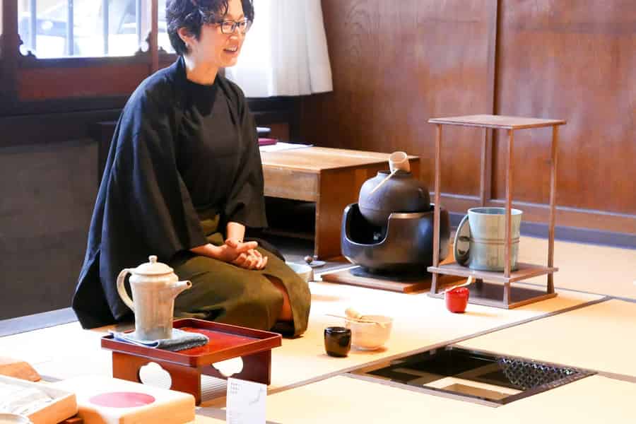Kyoto: Teezeremonie-Meditation – Macha mit einem Tee-Meister zubereiten. Foto: GetYourGuide