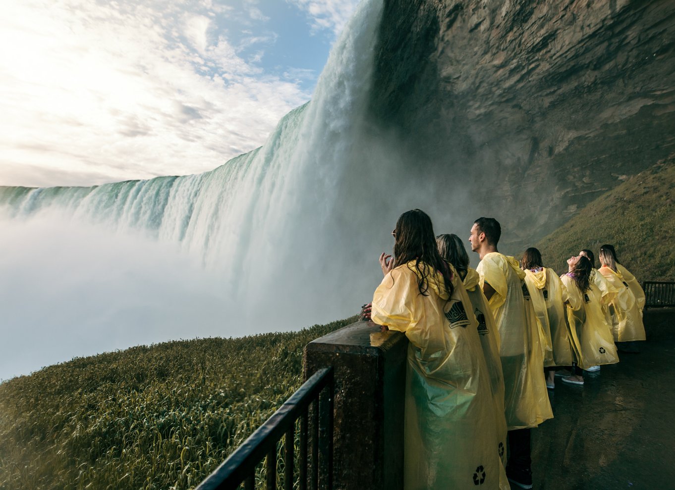 Niagara Falls: Bådtur og rejse bag vandfaldene