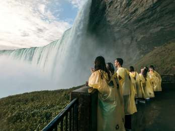 Niagarafälle: Bootsfahrt und Reise hinter die Fälle Tour
