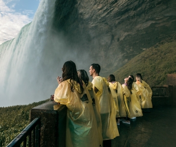 Niagara Falls: Boat Ride and Journey Behind the Falls Tour