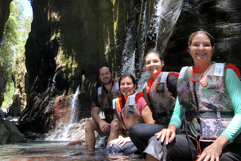 Odkryj i ciesz się kanionem Macho De Monte w Cuesta de Piedra Chiriqui.Odkryj i ciesz się Kanionem Macho De Monte w Cuesta de Piedra Chiriqui.