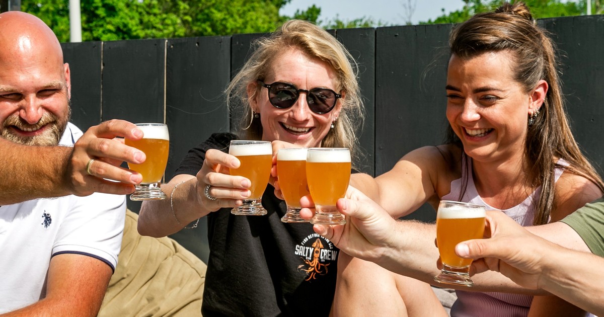 Amsterdam: Guided Craft Beer Brewery Bus Tour Tastings | GetYourGuide