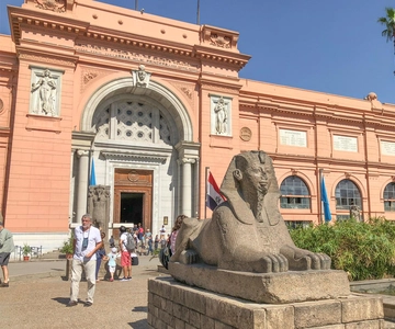 Piramides van Gizeh, Egyptisch Museum vanuit de haven van Alexandrië