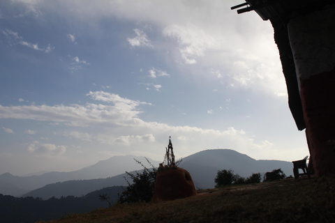 Pokhara: Una notte in campeggio, con falò al campo australiano