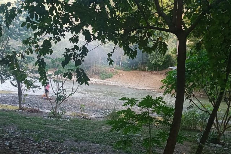 Medellín : pique-nique privé d'une journée au bord de la rivièreMedellin : pique-nique privé d'une journée complète au bord de la rivière