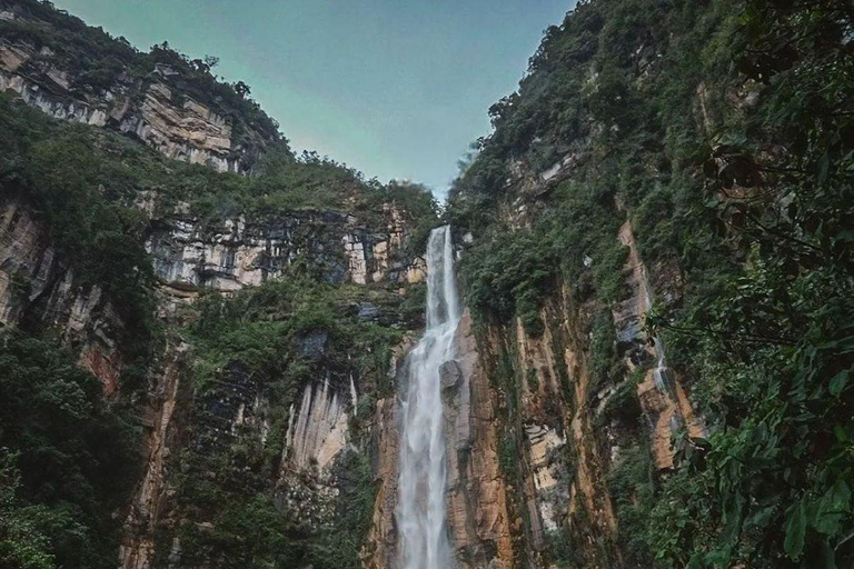 Aventure dans les chutes d&#039;eau de Yumbilla