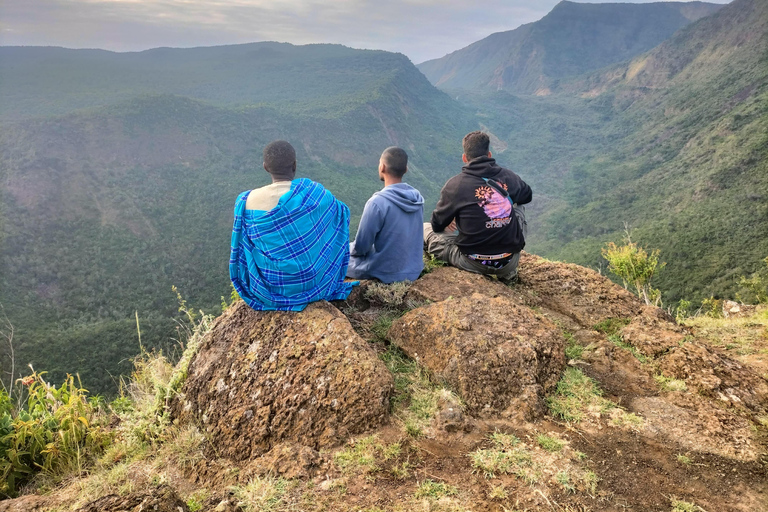 EXPERIÊNCIA MAASAI NO MT SUSWAPASSEIO AO MT SUSWA MAASAI