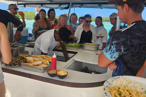 Mauritius Catamaran Cruise: 3 North Island with Lunch Drinks