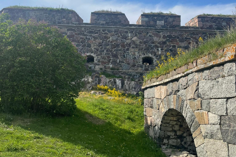 Private UNESCO Suomenlinna Tour: Fortress & Sea landscapes