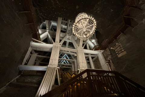 Cracóvia: Visita guiada à mina de sal de Wieliczka com transferes do hotelCracóvia: Visita guiada à mina de sal de Wieliczka com traslados do hotel