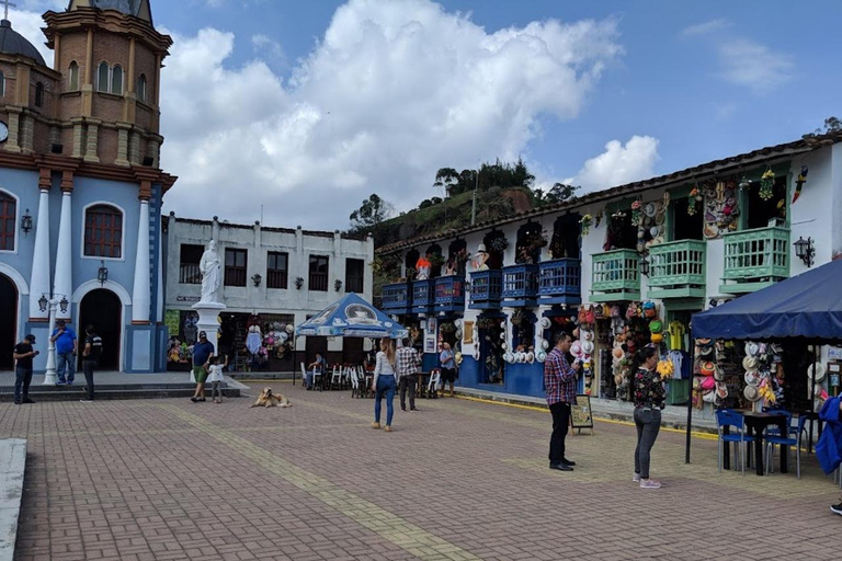 MEDELLIN: TOUR INGLÊS GUATAPE + PEÑOL VELHO + MALECON + BARCO RUMBERO