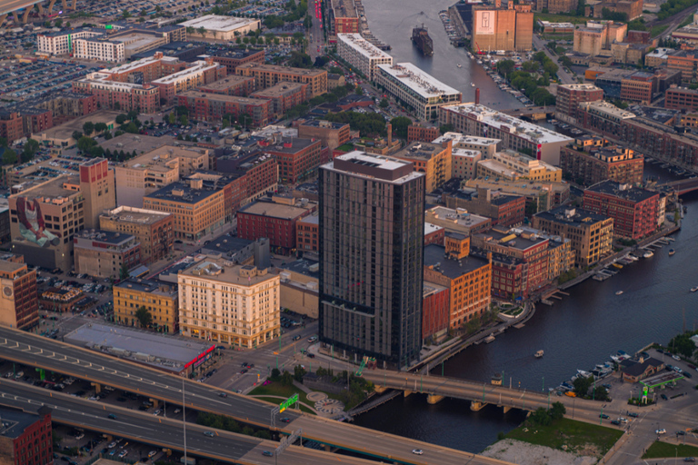 Milwaukee: Helicopter Rides Over Downtown & Lakefront Downtown Helicopter Ride