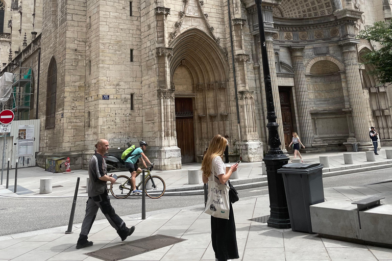 Lyon: Historical tour of the maisons closes through the centuries Lyon: Historical tour of the Maisons Clauses through the centuries