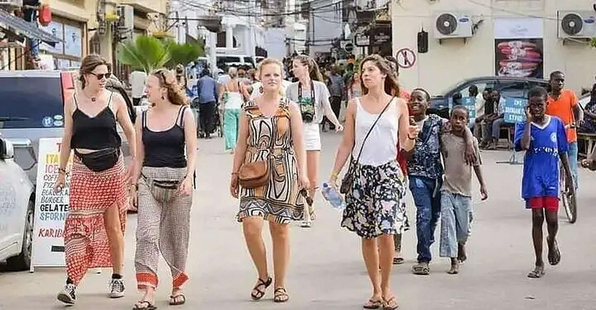 Dar es Salaam, City Walking Tour Con Degustación de Comida Callejera. - Hizvo