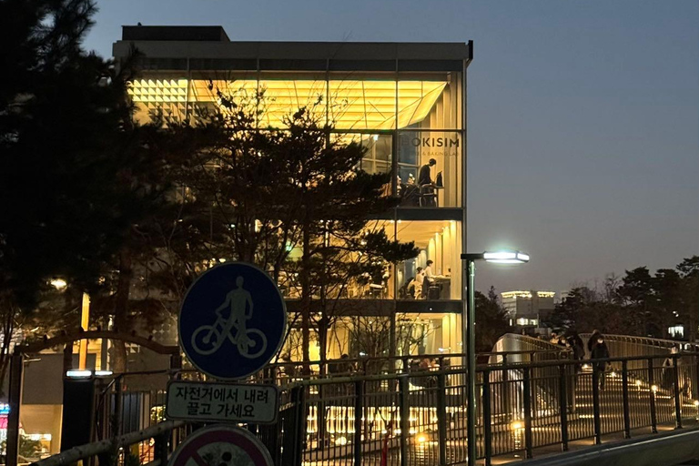 Séoul : Hongdae, KPOP, Webtoon&amp;Game, visite à pied des cafés à thème