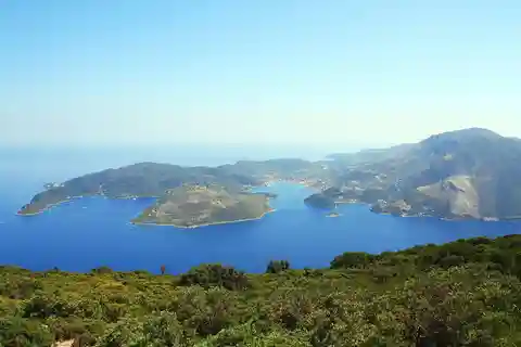 Kefalonia: Ithaca Island Day Tour with Bus & Boat Ride