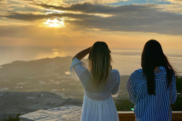 Santorini: Private Jeep Tour to Island Highlights
