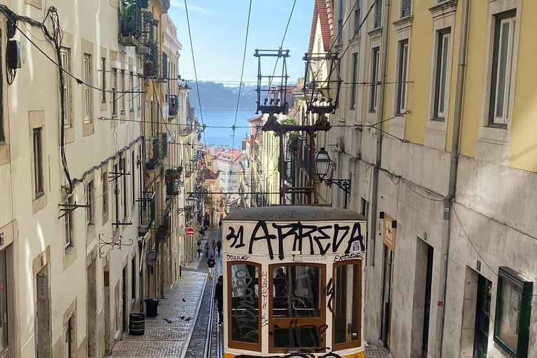 Lizbona: zwiedzanie Lizbony elektrycznym tuk tukiemLizbona: Prywatna wycieczka po mieście elektrycznym Tuk Tukiem