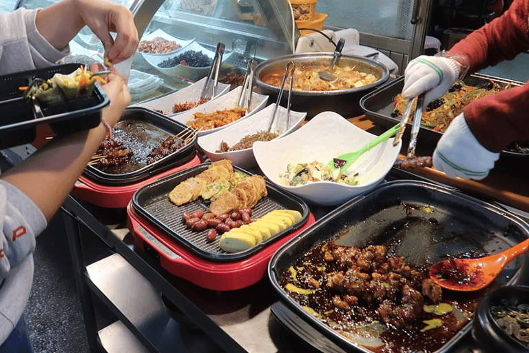 Gyeongbok-gung and Seochon walking tour with coin lunchbox Gyeongbok-gung & Seochon Walking Tour (Hanbok Experience)