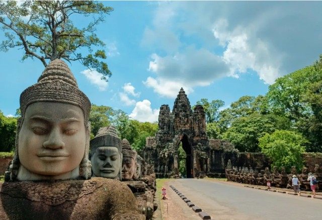 Visit Angkor Temples Sunrise Tour with tours guide at only 9$/pax in Xian