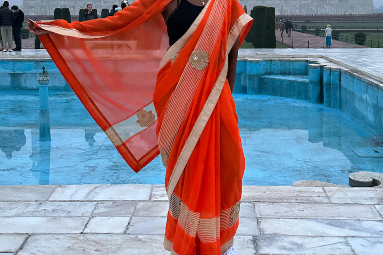 Rent a sari or kurta pajama for Taj Mahal visit &amp; picture