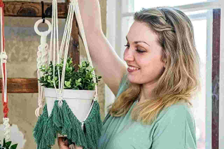 Leipzig: Macrame Plant Hanger or Hanging Shelf Workshop