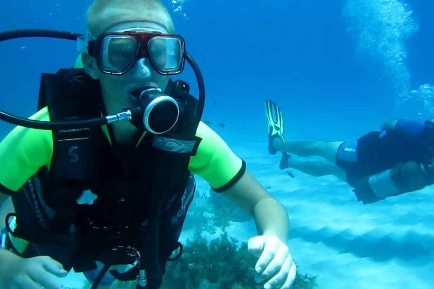 “马尔马里斯：专业教练带你潜水探索”