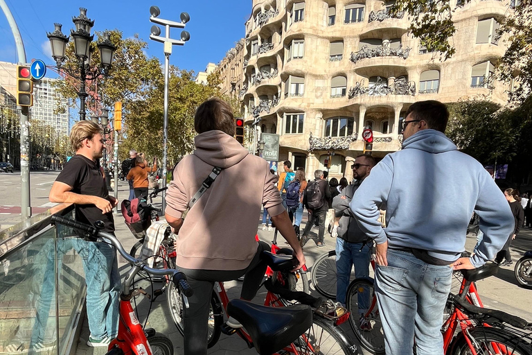 Barcelone : visite à vélo ou en vélo électrique, sites incontournables et anecdotes localesVisite privée