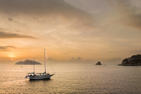 Tour in Velero a Bahía Concha Parque TayronaTour in barca a vela al Parco Bahía Concha Tayrona