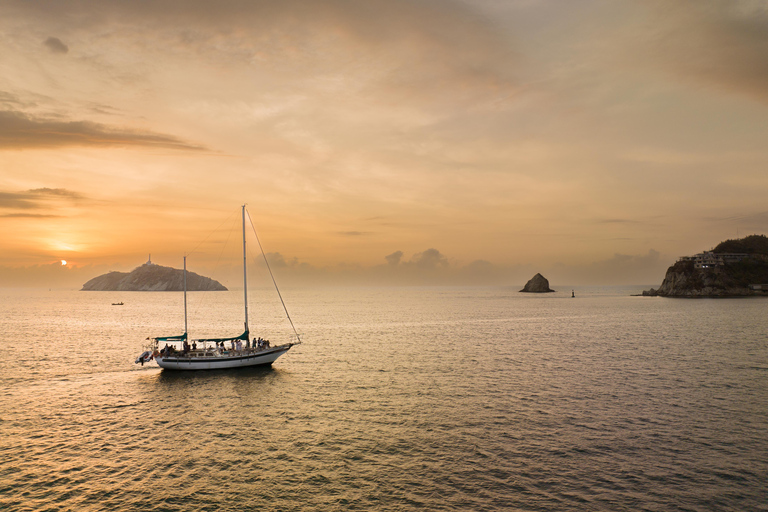 Tour in Velero a Bahía Concha Parque TayronaTour in barca a vela al Parco Bahía Concha Tayrona