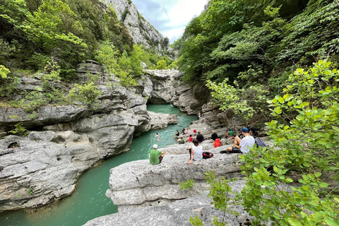 Excursión de un día a la cueva de Pellumbasi desde Tirana