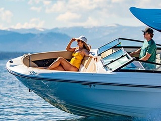 South Lake Tahoe: 24-foot Crest Pontoon Boat Rental