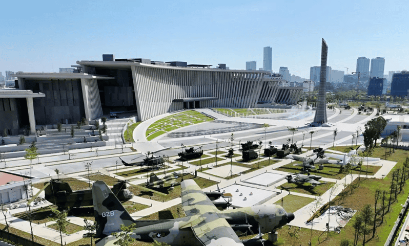 Hanoi: Military History Museum or Ho Chi Minh Complex