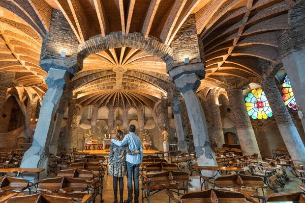 A cripta de Gaudí na Colónia Güell com Audioguia