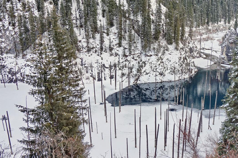 Almaty : Excursion de 2 jours aux lacs Kolsai-Kaindy et au canyon de CharynVisite nocturne de 2 jours avec départ en soirée et séjour de 2 nuits