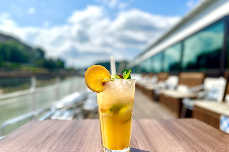 Budapest: Summer Brunch & Cruise with Prosecco or Cake Brunch & Cruise with Unlimited Prosecco