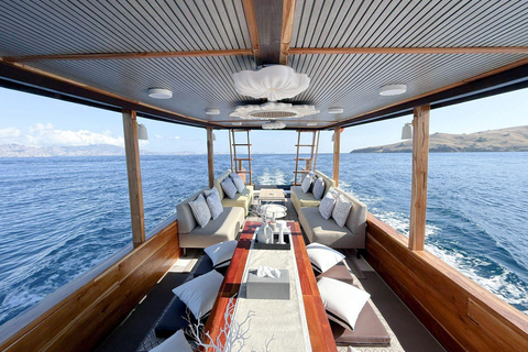 Komodo: Full-Day Sailing Trip by New Luxury Phinisi