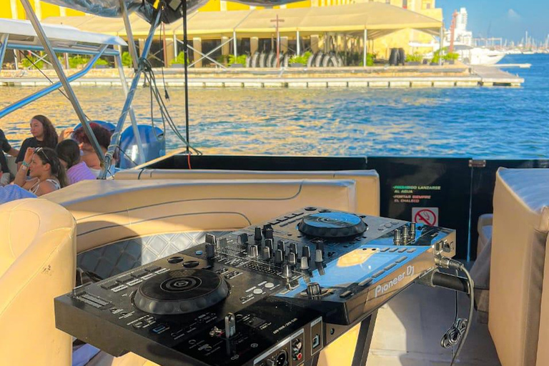 Cartagena: Bootsparty in der Bucht von Cartagena mit Open Bar