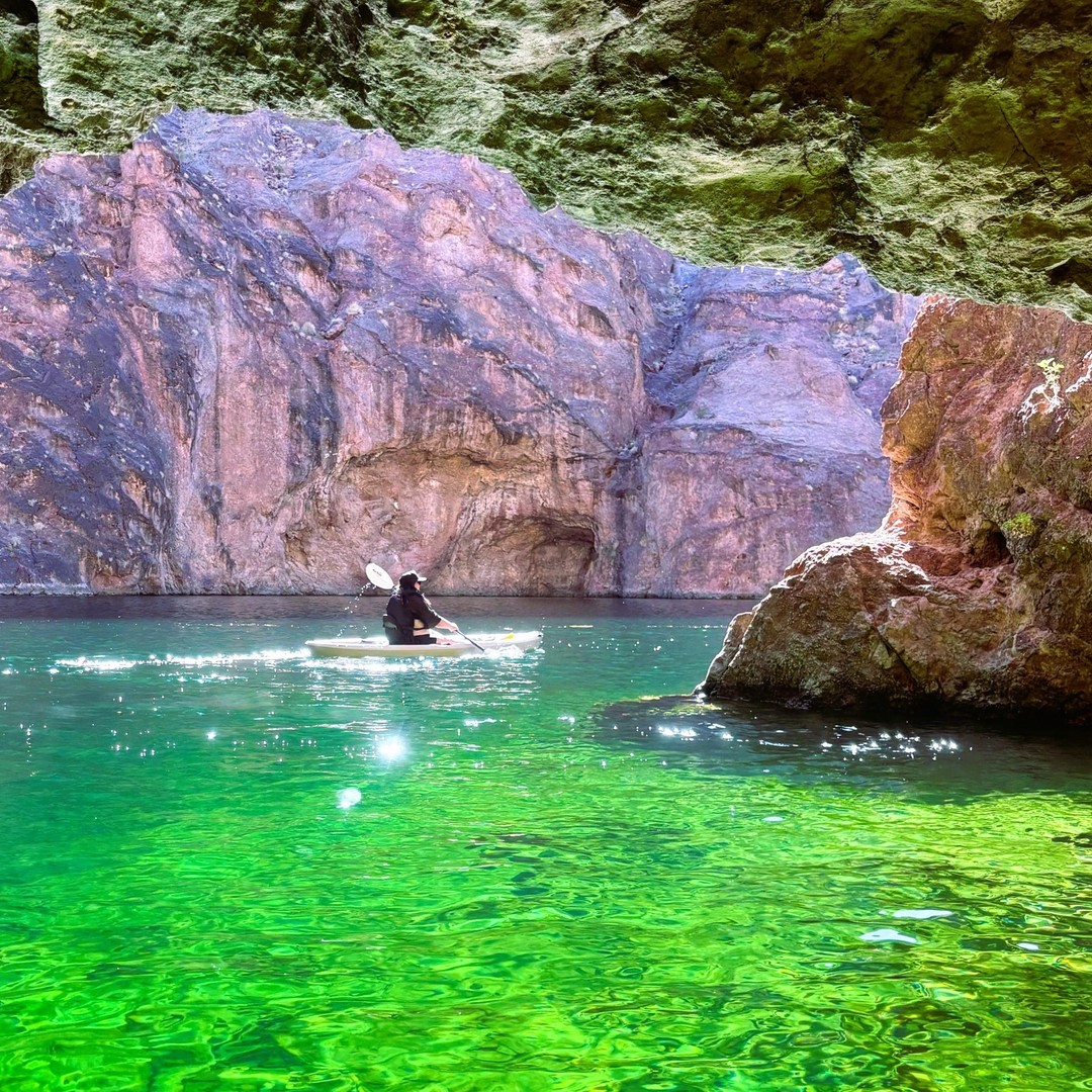 Willow Beach: Half-Day Emerald Cave Kayak Tour- 3 Caves in 1