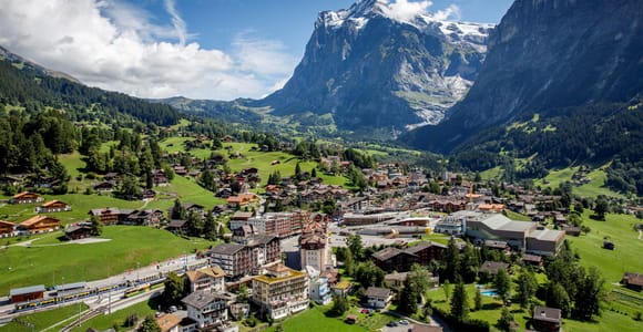 Sky Glass Bus Tour to Interlaken, Grindelwald &Lauterbrunnen