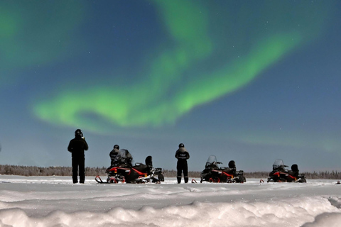Levi: safari na skuterach śnieżnych w poszukiwaniu zorzy polarnejLevi: Safari na skuterach śnieżnych pod zorzą polarną