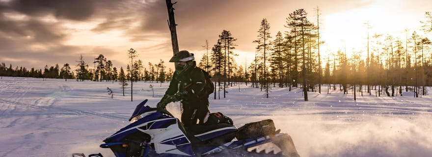 Motoneige extrême, visite de Zakopane, feu de camp et dégustation
