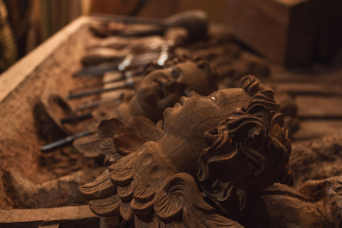 Walking photo tour in Quito's Historic Center private