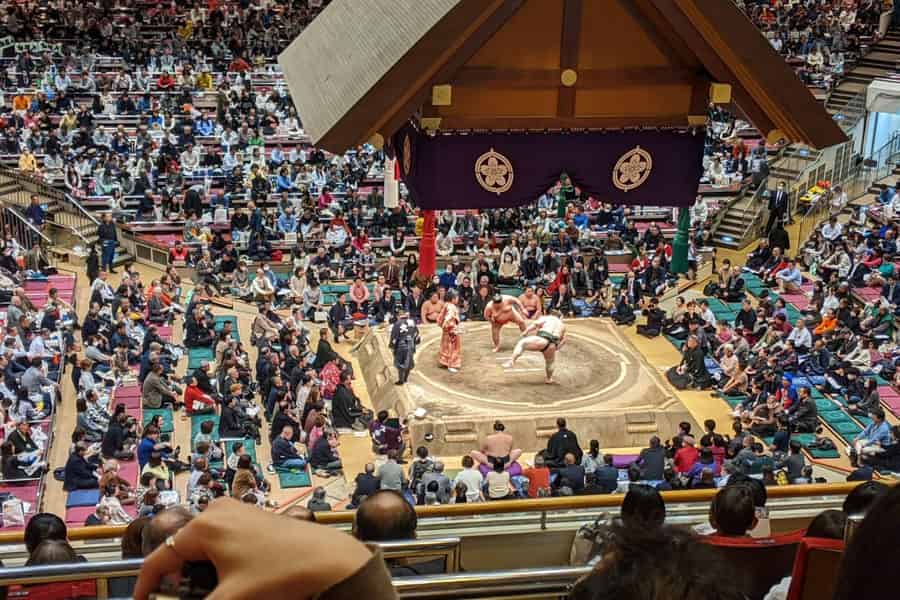 Tokio: Sehen Sie einen Sumo-Kampf und erfahren Sie Wissenswertes darüber! [Ticket inbegriffen]. Foto: GetYourGuide